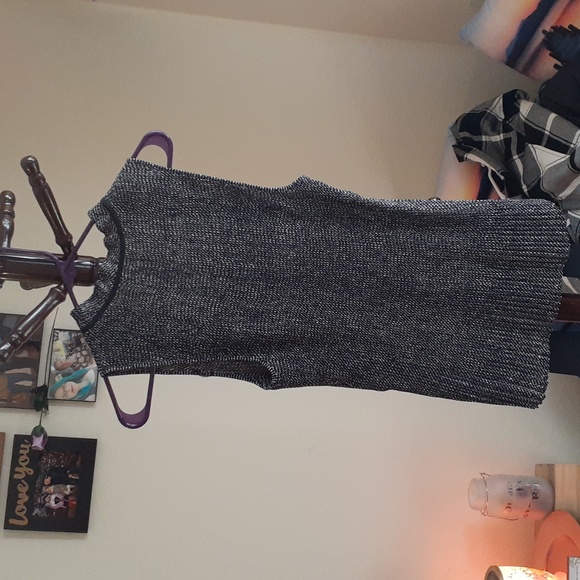 Top - Picture 2 of 4